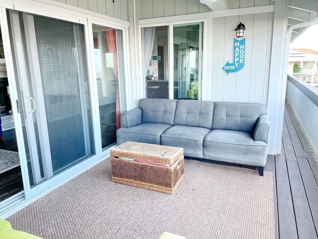 Building Photo - Wailuku Heights Executive Style 3Bed/2Bath Furnished Upstairs Home - Pool w/ cabanas - Most Utili...