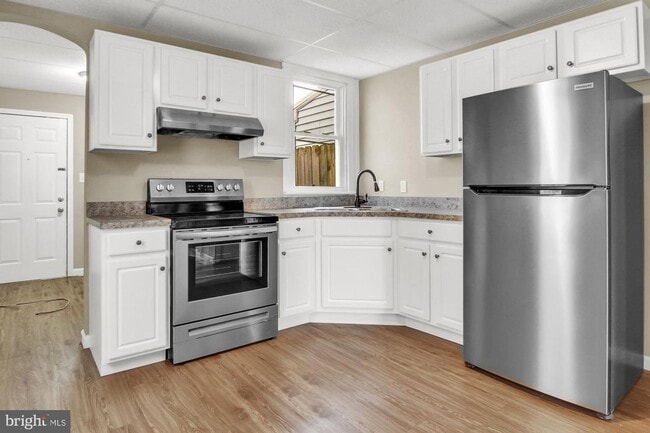 Building Photo - Coming Soon- Spacious 3 Bedroom Home with ...