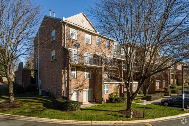 Building Photo - The Overlook
