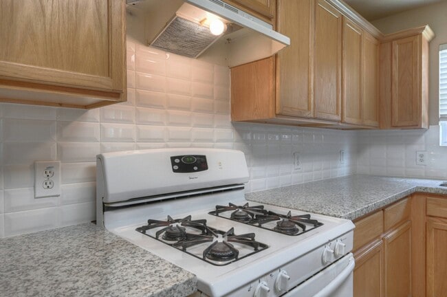 Building Photo - 21803 Manor Ct Dr