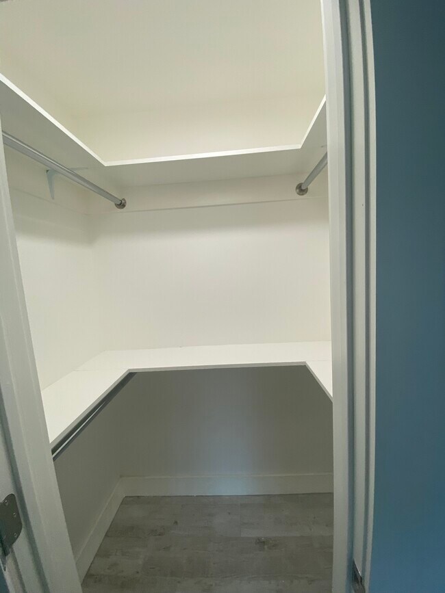 Building Photo - 4831 Wickview Ln