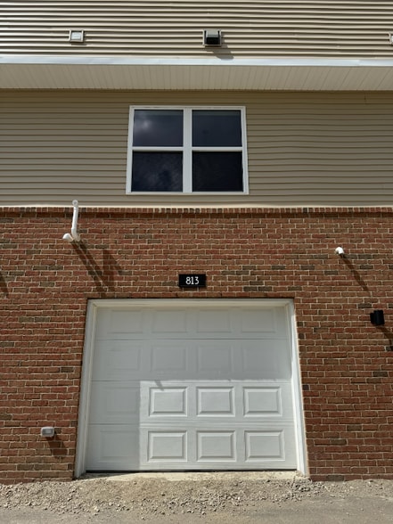 Building Photo - 813 Canterbury Ln