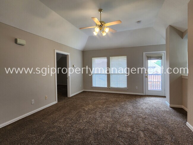 Building Photo - 6317 Day Spring Dr