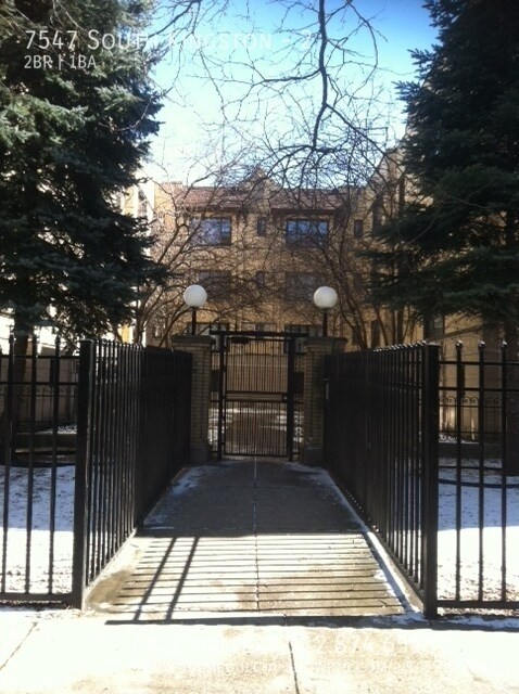 Building Photo - 7541 S Kingston Ave