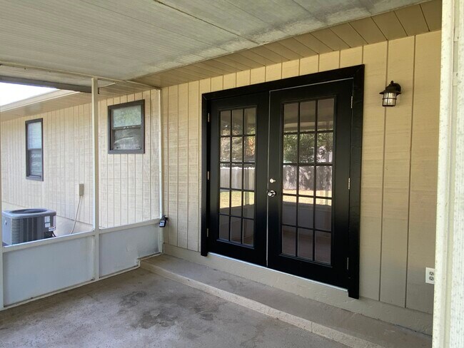 Building Photo - 5 Teak Loop Ln
