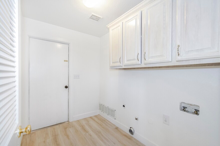 Building Photo - 918 Bella Cumbre Dr