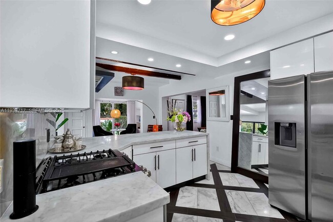 Building Photo - 800 NE 97th St