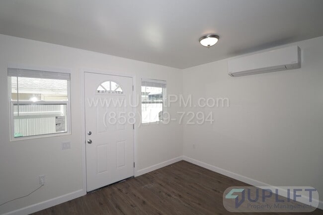 Building Photo - All new 2 bed 1 bath Duplex