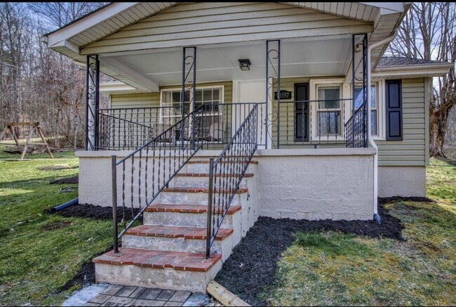 Building Photo - Cute Country Charmer – Bristol, VA  2 Bed ...