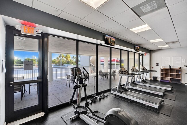 Building Photo - 3625 N Country Club Dr