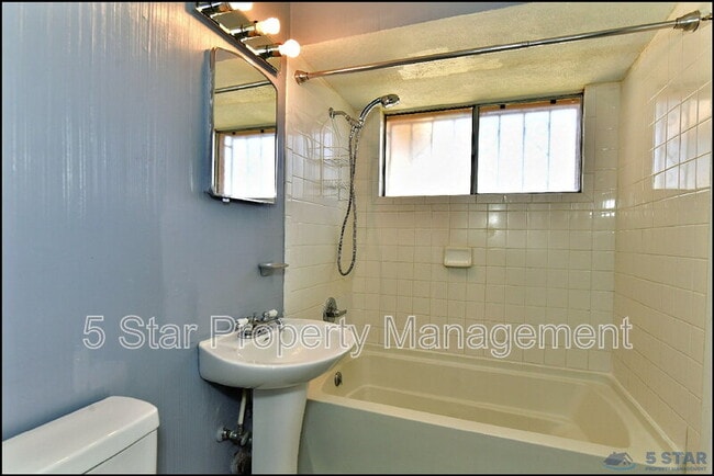 Building Photo - 5613 Creston Ave