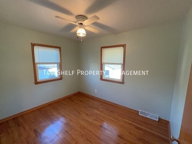 Building Photo - 2556 Grandview Ave