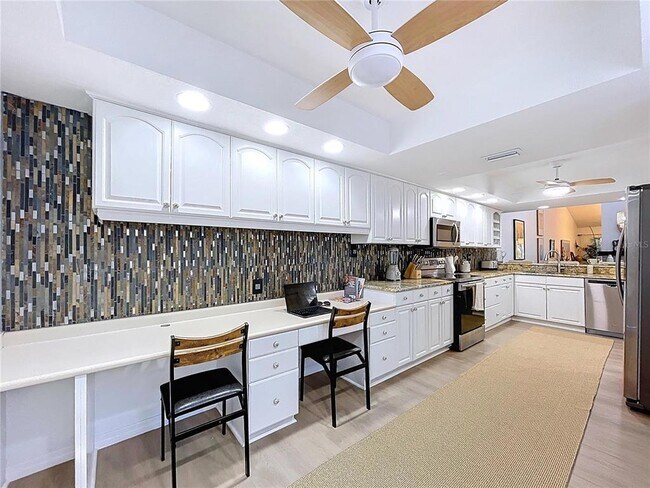 Building Photo - 4646 La Jolla Dr