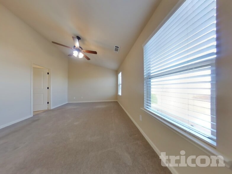 Building Photo - 266 Creek View Ln