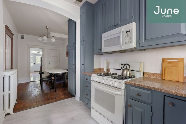 Building Photo - Full room in 4-bed/2.0-bath Home
