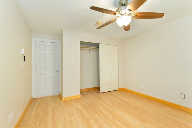 Building Photo - Cozy 2 bedroom, 2 bathroom condo- Federal Way Area