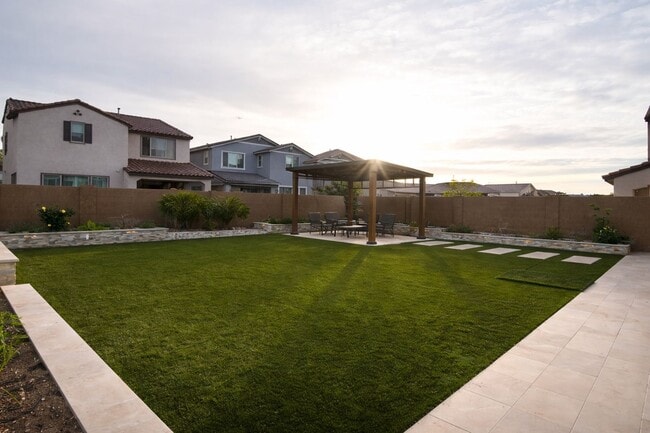 Building Photo - 2353 E Castanets Dr