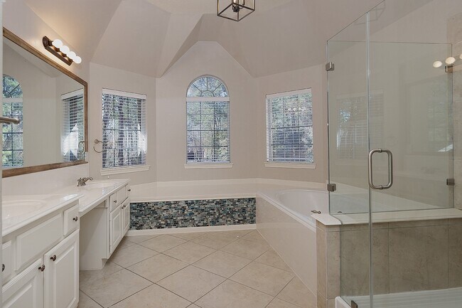 Building Photo - 138 Oriel Oaks Cir
