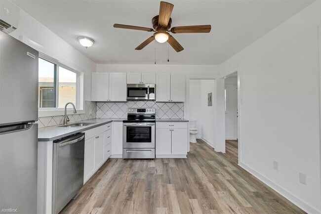 Building Photo - 1 br, 1 bath House - 124 East Castlebriar ...