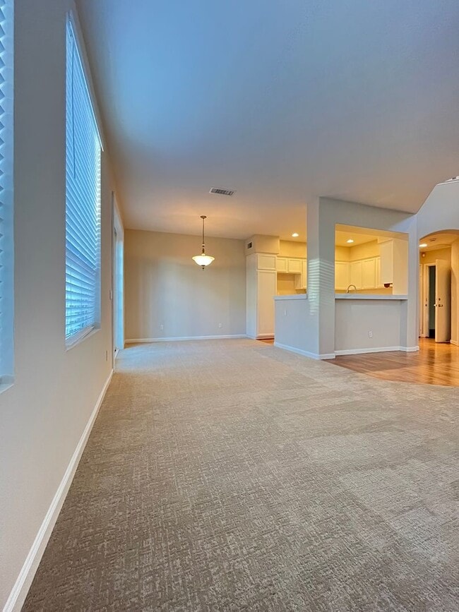 Building Photo - LOVELY 2 STORY DETACHED HOME WITH LARGE LO...