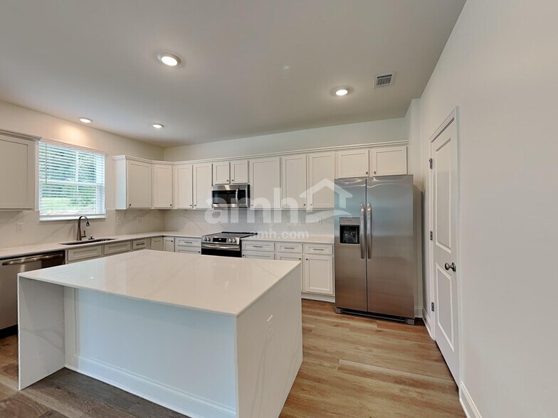 Building Photo - 108 Punderson Dr