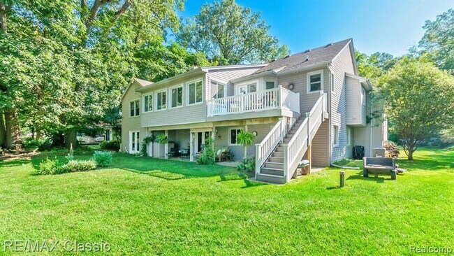 Building Photo - AVAILABLE - Waterfront Home!