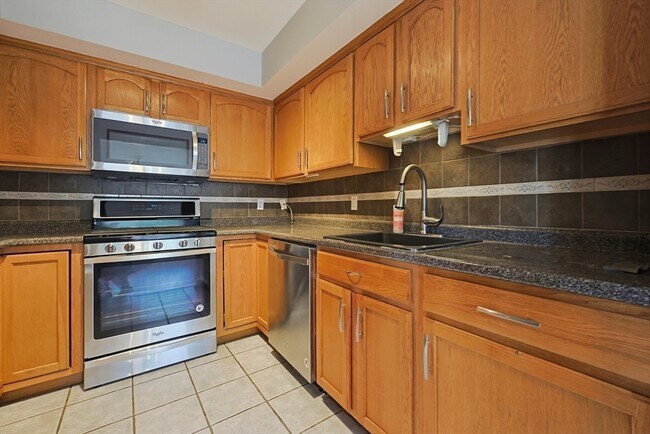 Building Photo - 167 Greenbrook Dr