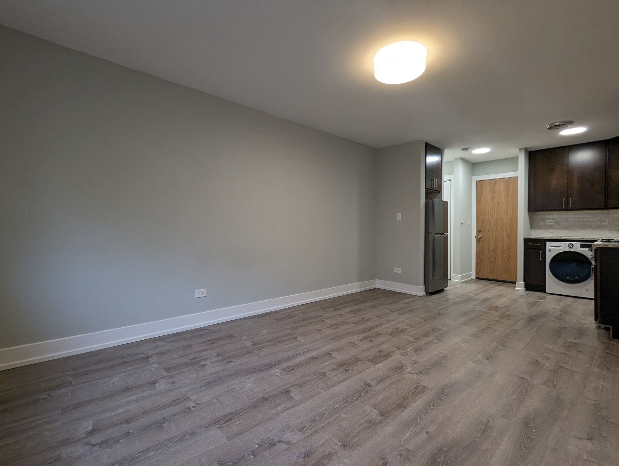 Building Photo - 456 W Barry Ave