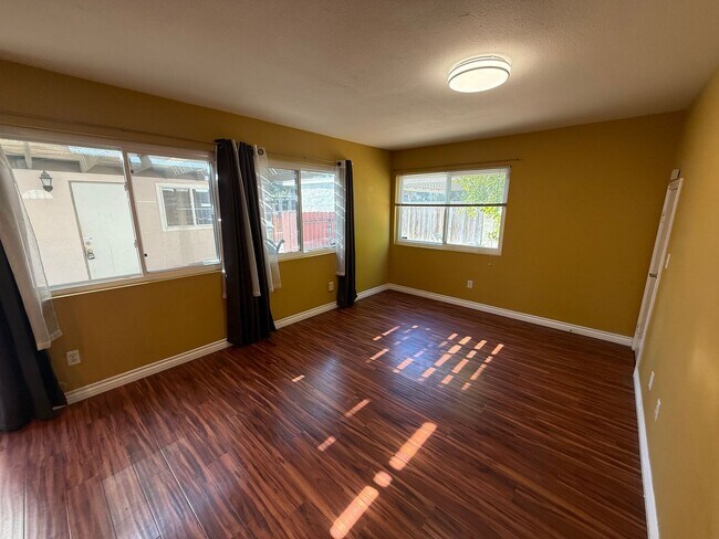 Building Photo - Gorgeous and Upgraded 4 Bed, 2.5 Bath Two-...