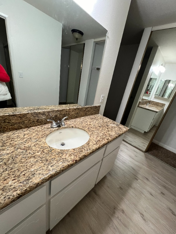Building Photo - 5085 Valley Crest Dr