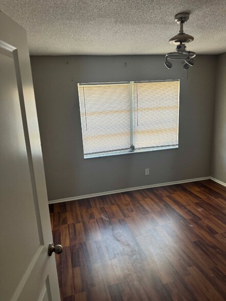 Building Photo - 313 Amherst Ave