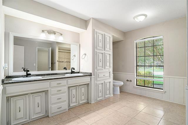 Building Photo - 802 Pebblebrook Dr