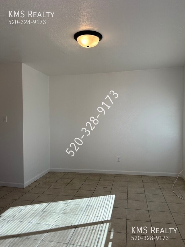 Building Photo - 2 Bed/1 Bath - OWNER/AGENT