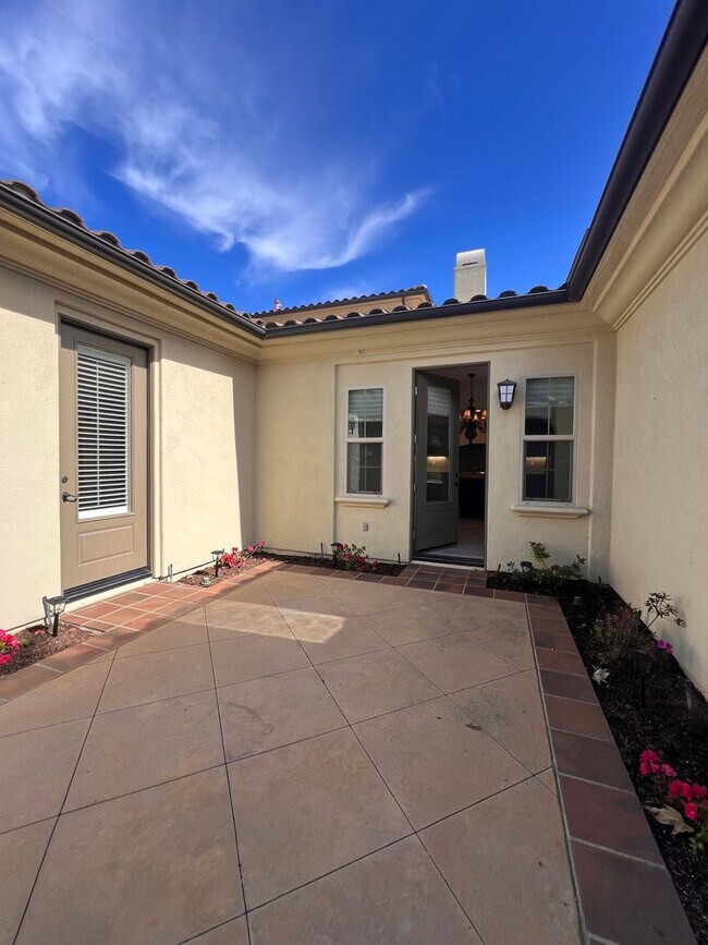 Building Photo - Portola Springs Beauty