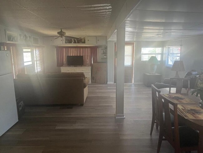 Building Photo - 1949 Hess Dr