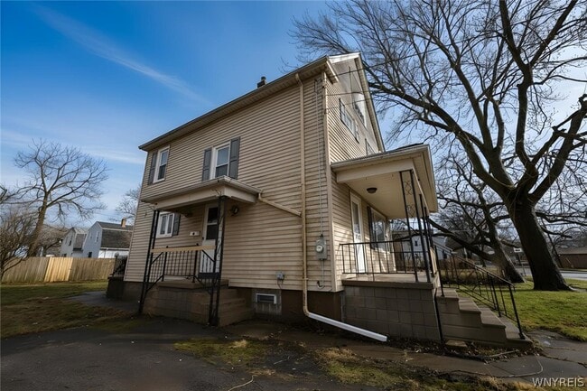 Building Photo - 609 22nd St