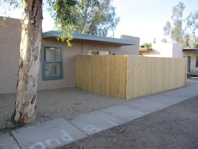 Building Photo - 2730 E Belleview St