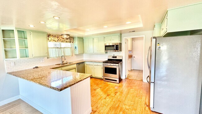 Building Photo - Lovely, Open Floor Plan, Single Story Located in the Desirable Live Oak Estates of Fallbrook!