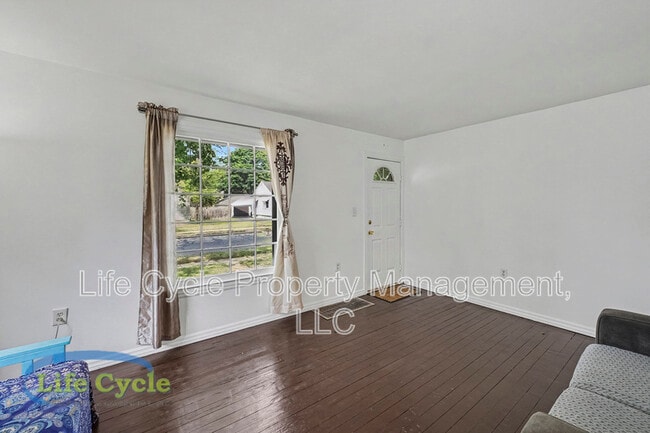 Building Photo - 2052 Collingwood Ave SW