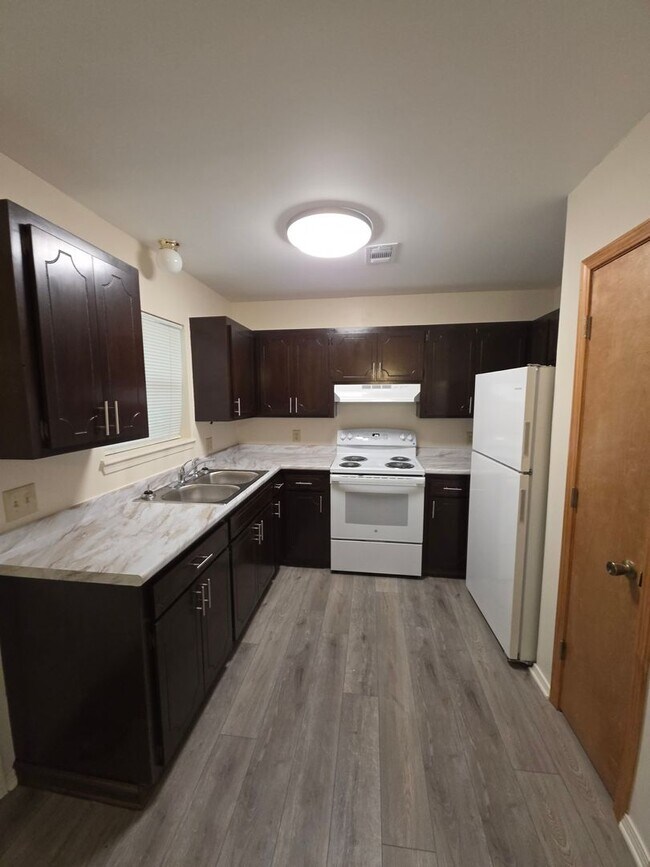 Building Photo - 1009-1023 W. 12TH