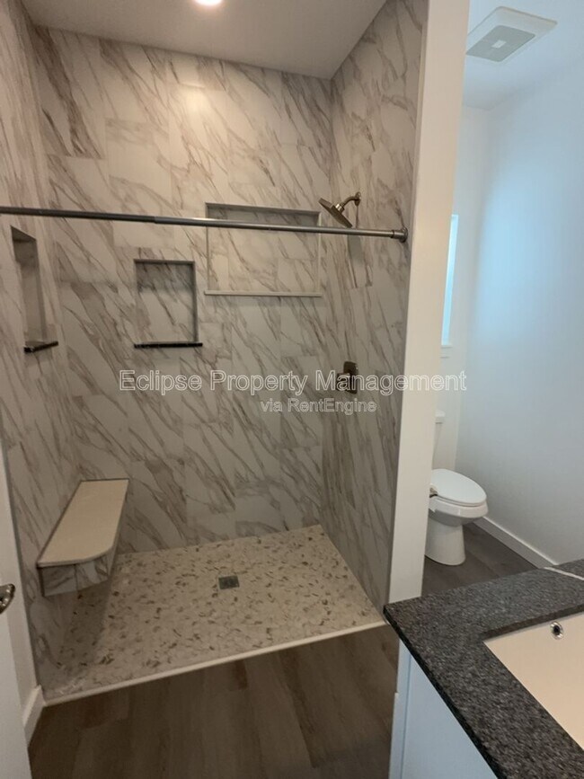 Building Photo - 147 Buena Vista Dr