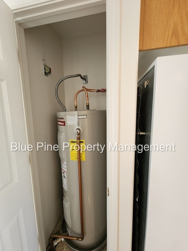 Building Photo - 952 Anne St