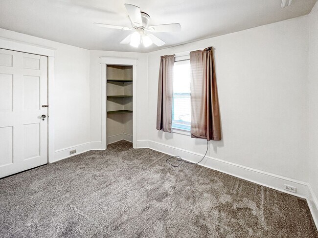 Building Photo - Cozy 3BR/1BA - Pet Friendly Up To 2 Pets Under 35#