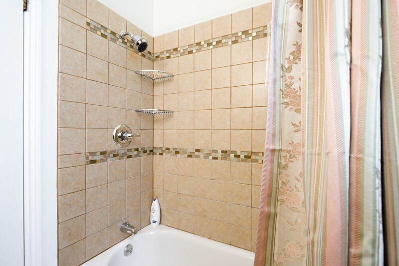 Tiled shower and tub - 1406 Post St