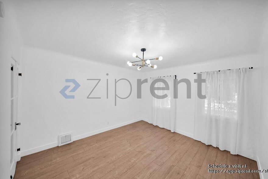 Building Photo - 5160 San Vicente Blvd