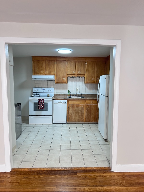 Building Photo - 35 Montvale Ave