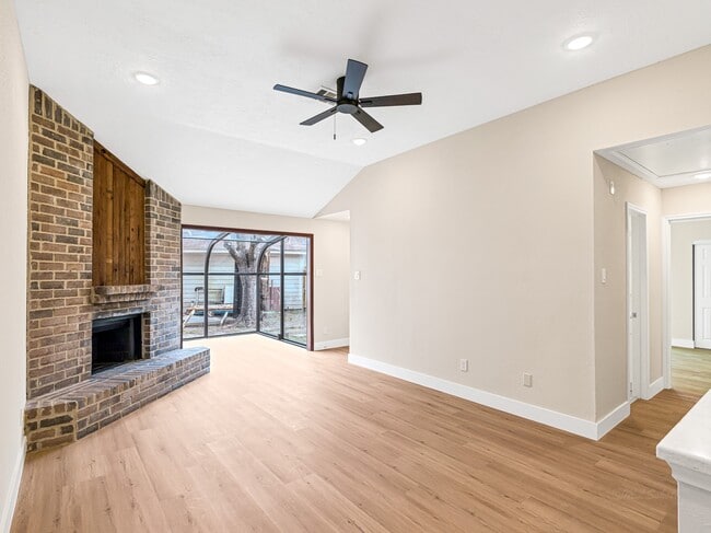 Building Photo - 9254 Autumnsong Dr