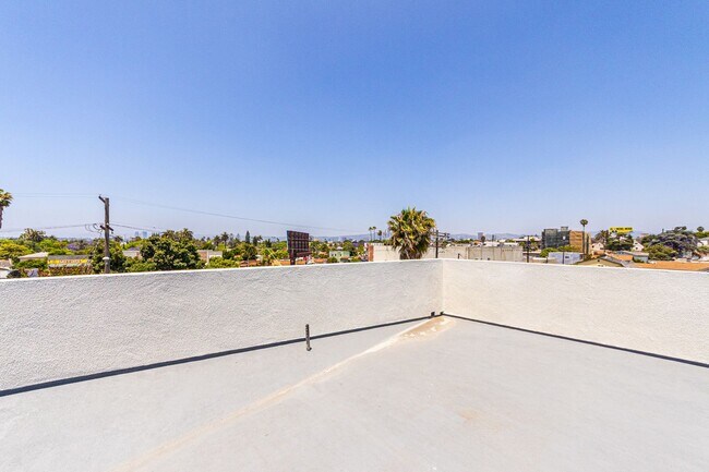 Building Photo - 2223 S Highland Ave
