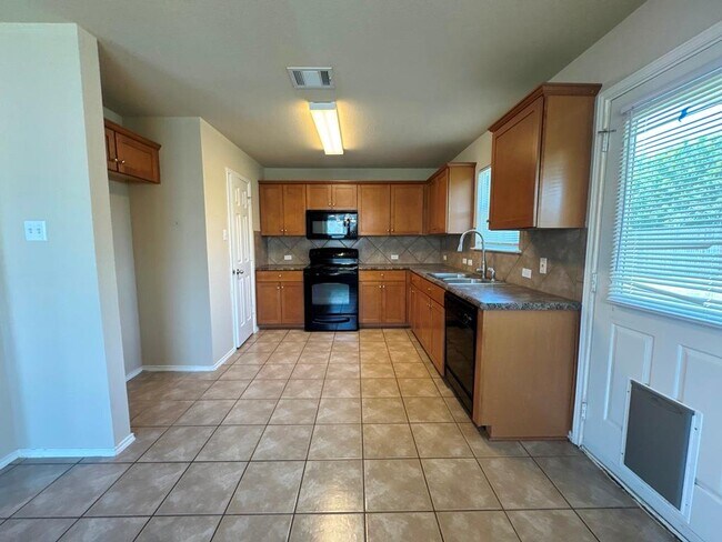Building Photo - 1005 Gentry Dr