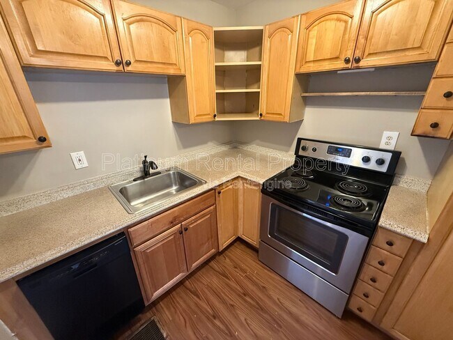 Building Photo - 97 Benson St